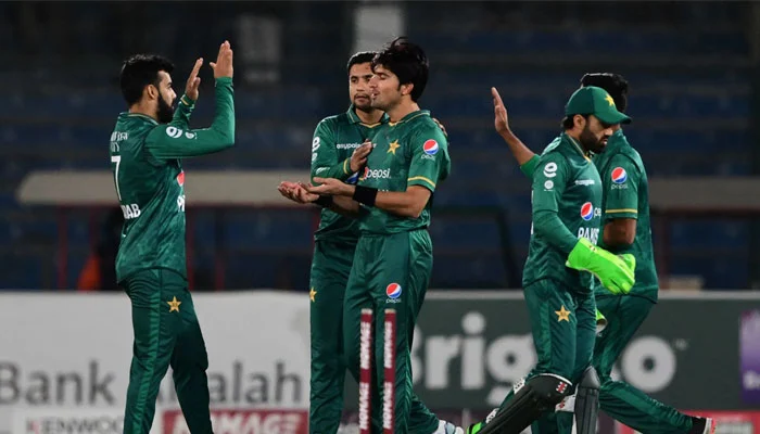 Pakistan beat Netherlands to maintain T20 World Cup hope