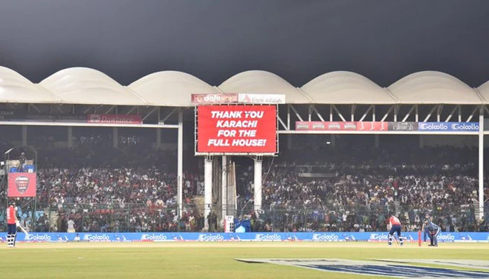 How many Karachi fans watched Pakistan vs England?