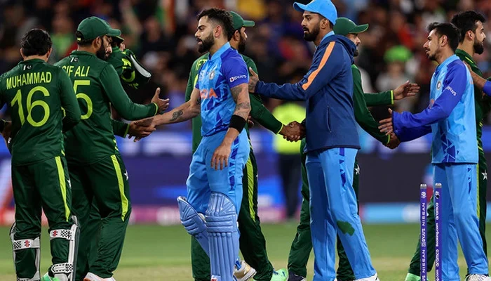 Pakistan-India Super 4 resumed after rain stops